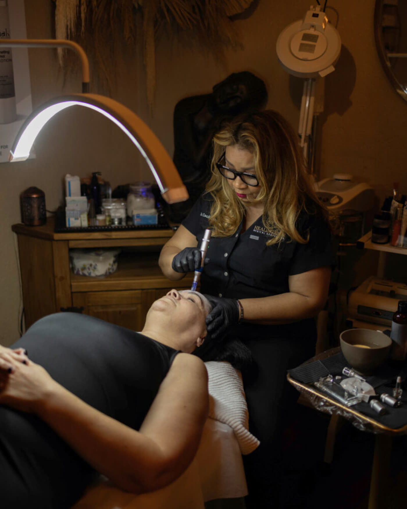 Dr. Rusnak demonstrating a Powder Botox treatment